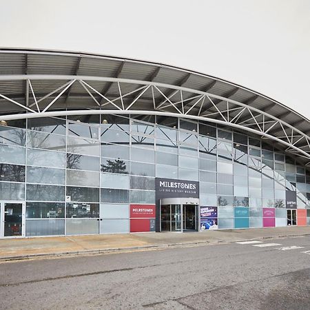 Modern Serviced Apartments For Contractors & Families With Free Parking, Wifi & Netflix By Redwood Stays Basingstoke Exterior foto