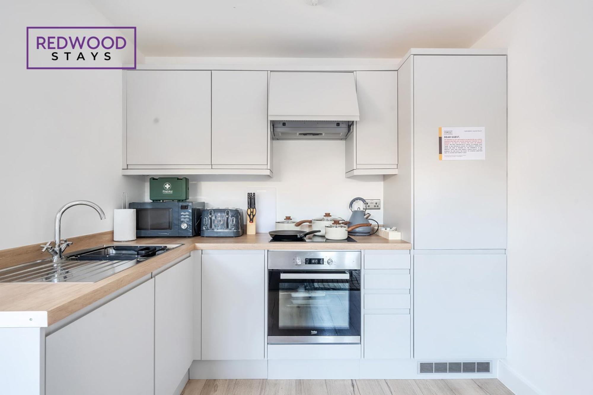 Modern Serviced Apartments For Contractors & Families With Free Parking, Wifi & Netflix By Redwood Stays Basingstoke Exterior foto