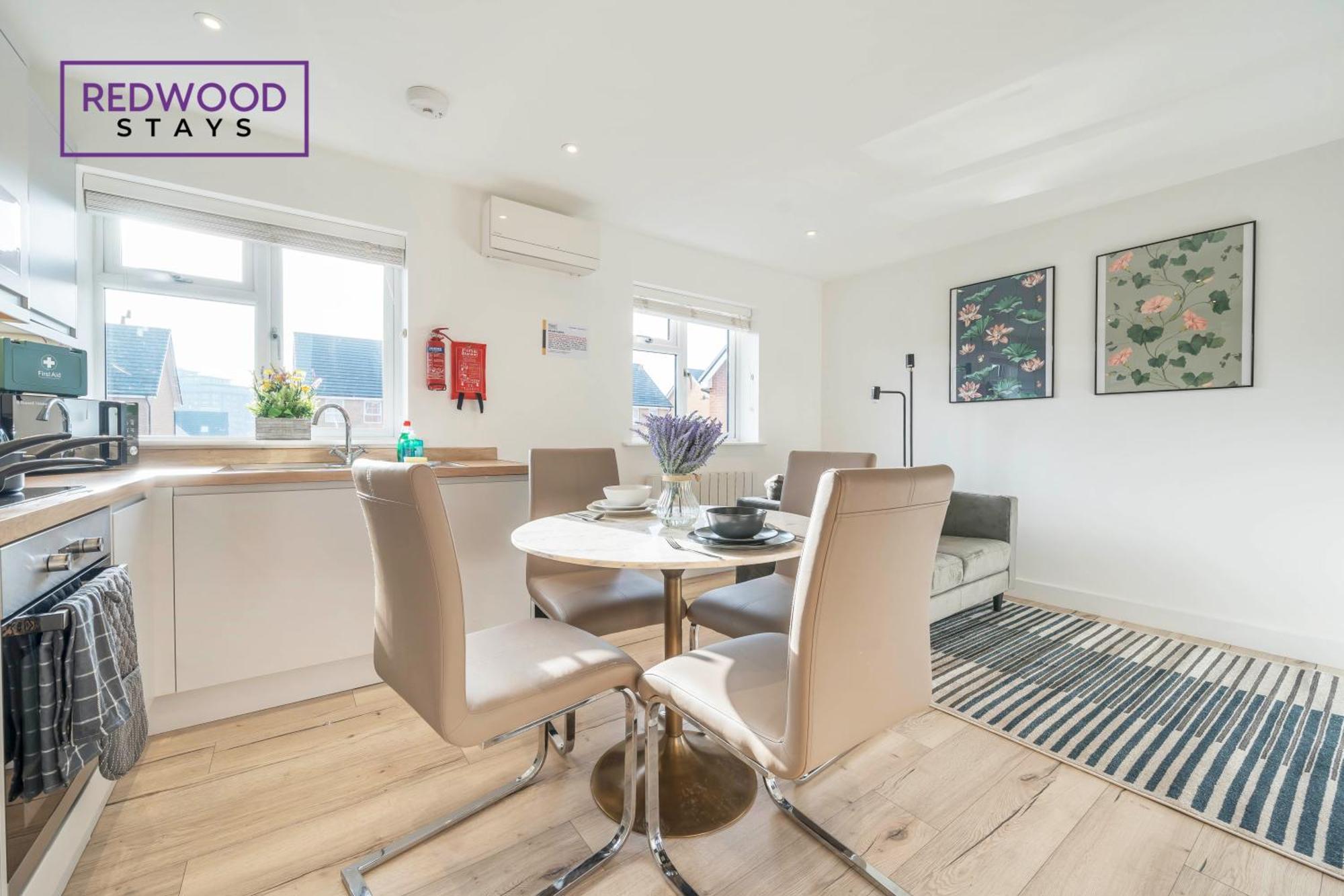 Modern Serviced Apartments For Contractors & Families With Free Parking, Wifi & Netflix By Redwood Stays Basingstoke Exterior foto