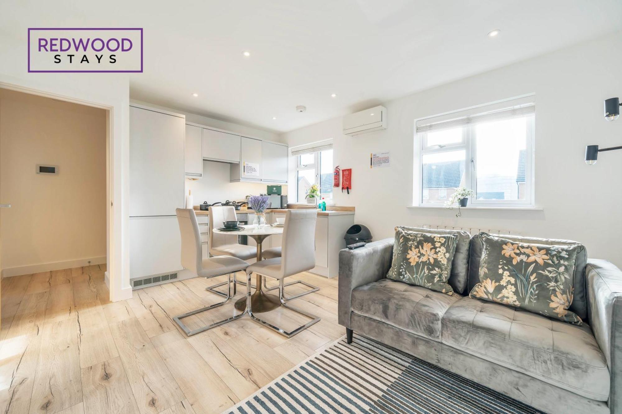 Modern Serviced Apartments For Contractors & Families With Free Parking, Wifi & Netflix By Redwood Stays Basingstoke Exterior foto