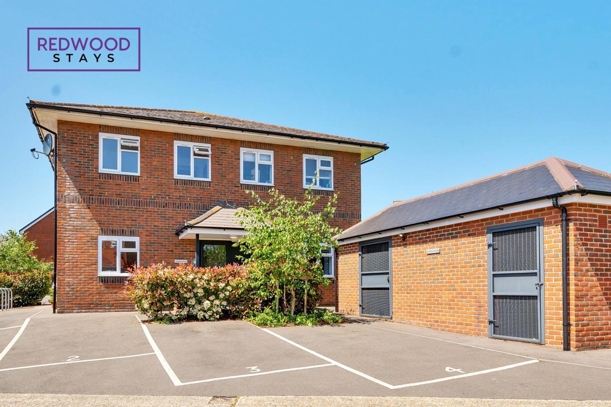 Modern Serviced Apartments For Contractors & Families With Free Parking, Wifi & Netflix By Redwood Stays Basingstoke Exterior foto