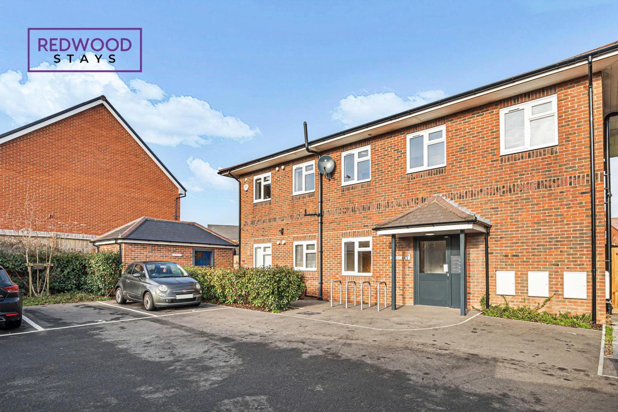 Modern Serviced Apartments For Contractors & Families With Free Parking, Wifi & Netflix By Redwood Stays Basingstoke Exterior foto