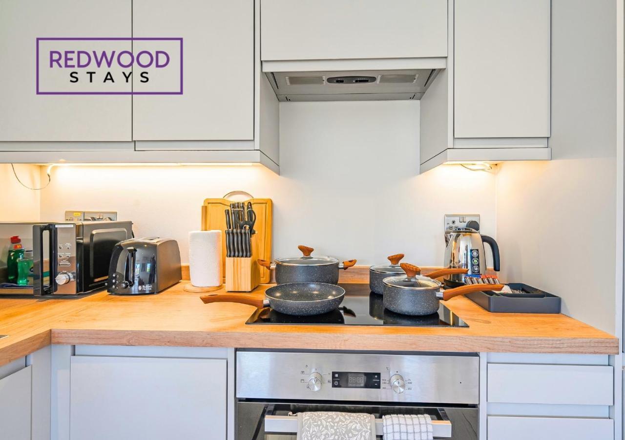 Modern Serviced Apartments For Contractors & Families With Free Parking, Wifi & Netflix By Redwood Stays Basingstoke Exterior foto