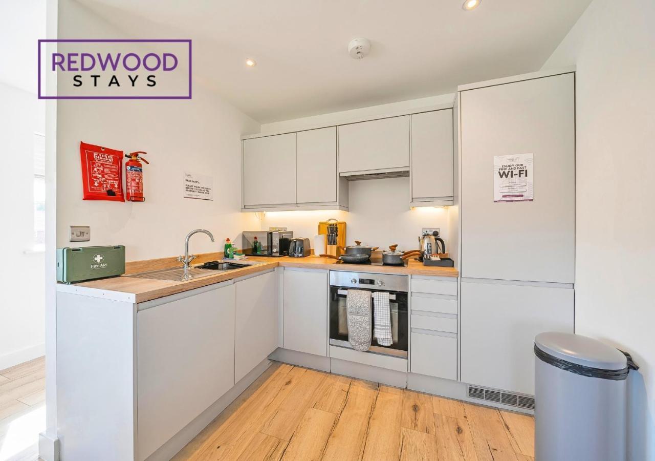 Modern Serviced Apartments For Contractors & Families With Free Parking, Wifi & Netflix By Redwood Stays Basingstoke Exterior foto