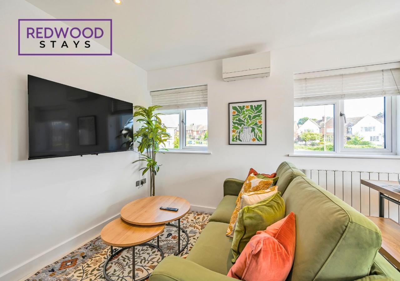 Modern Serviced Apartments For Contractors & Families With Free Parking, Wifi & Netflix By Redwood Stays Basingstoke Exterior foto