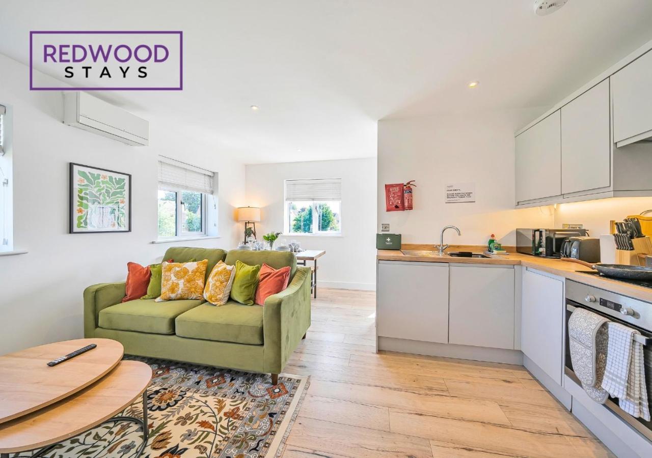 Modern Serviced Apartments For Contractors & Families With Free Parking, Wifi & Netflix By Redwood Stays Basingstoke Exterior foto